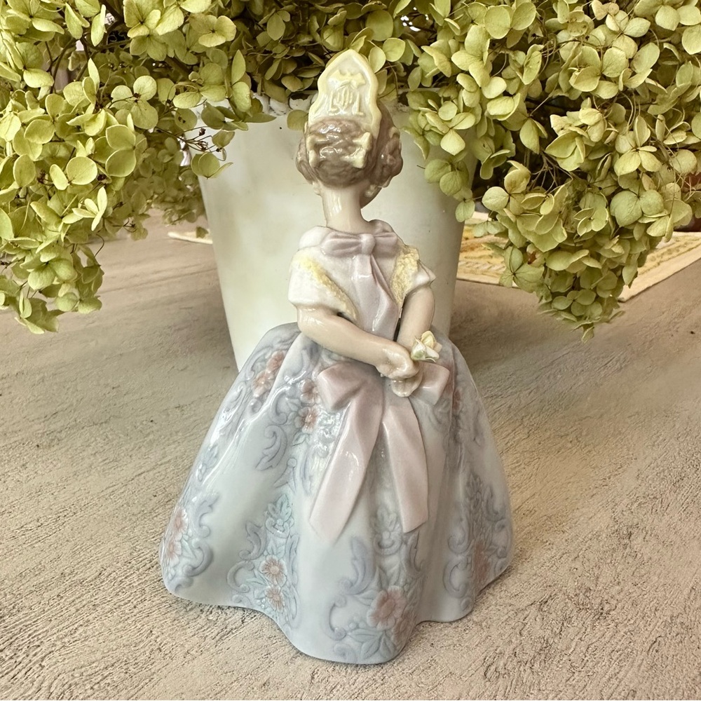 Lladro “Pepita” 5375 *rare+retired* Porcelain figurine MINT condition w/box! - Picture 3 of 9